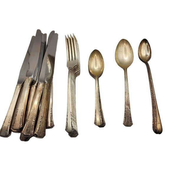 24 Pc Oneida Ltd 1881 Rogers Flatware Set Forks Spoons Knives Dining Kitchen - Picture 1 of 8